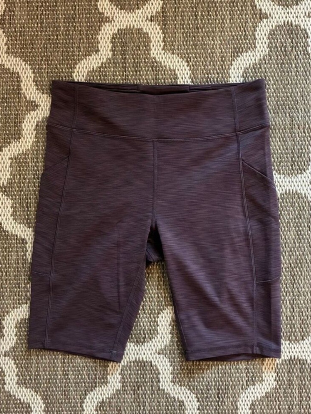Lululemon Invigoratehigh-rise bike shorts women’s size 10 